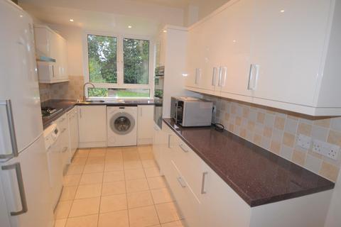 3 bedroom detached house to rent, The Reddings, Mill Hill, NW7