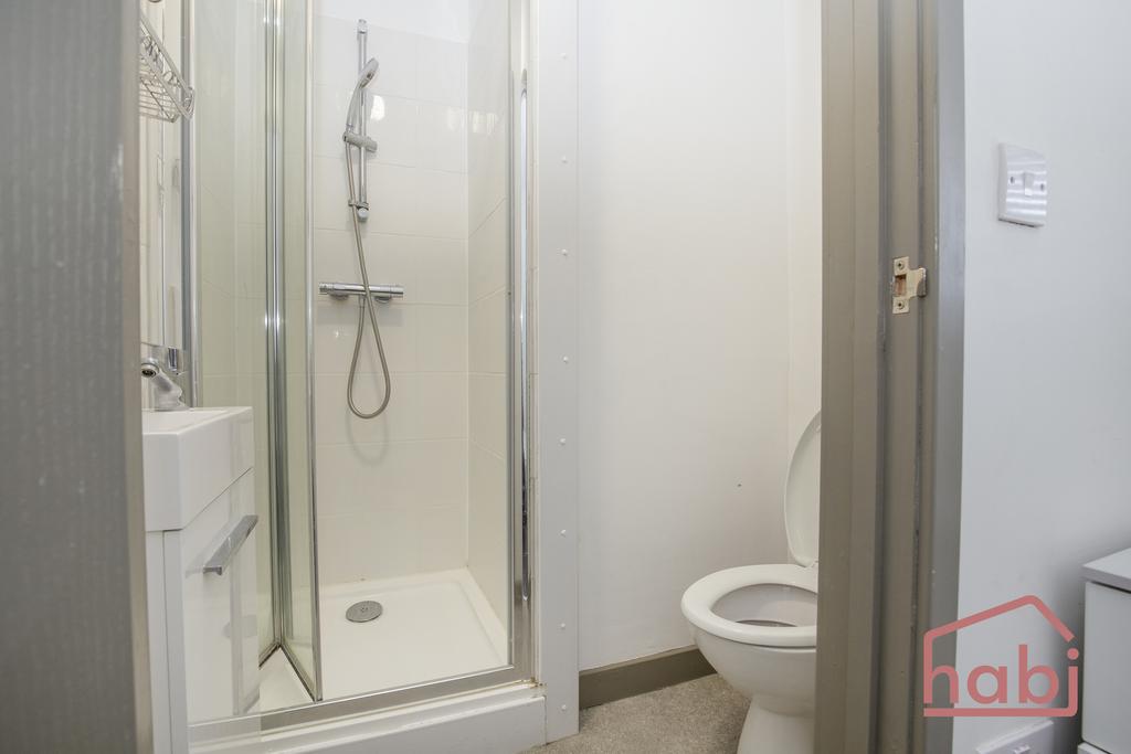Bedroom 5 Ensuite
