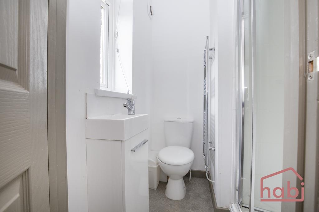 Bedroom 6 Ensuite