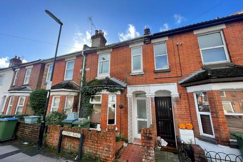 3 bedroom terraced house to rent, Sydney Road, SO15