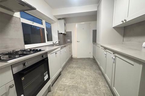 3 bedroom terraced house to rent, Sydney Road, SO15