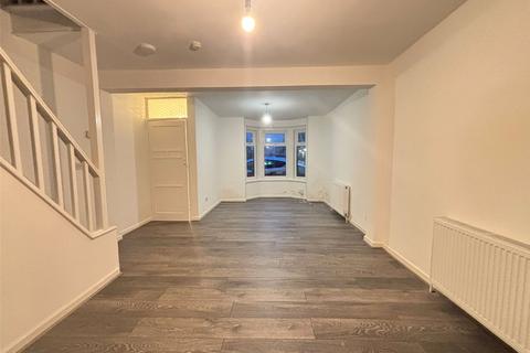 3 bedroom terraced house to rent, Sydney Road, SO15