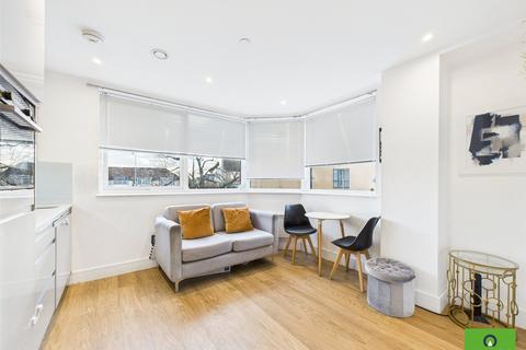 1 bedroom flat for sale, South Street, Romford RM1