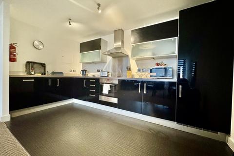 2 bedroom flat to rent, Emerald House, Vizion
