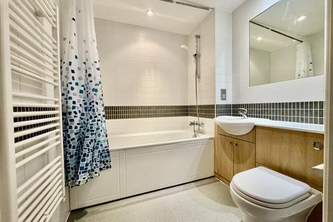 2 bedroom flat to rent, Emerald House, Vizion