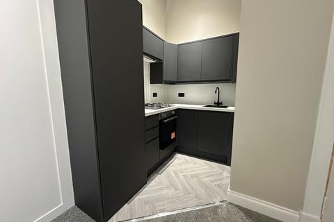 3 bedroom flat to rent, Lendel Place, Cessnock, Glasgow, G51