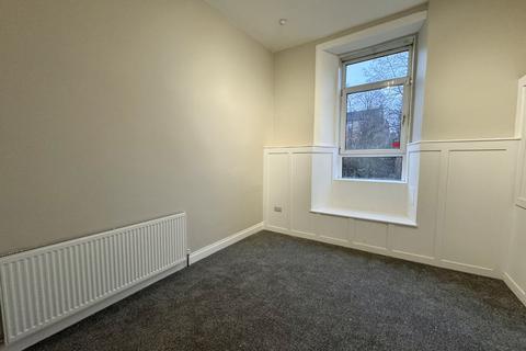 3 bedroom flat to rent, Lendel Place, Cessnock, Glasgow, G51