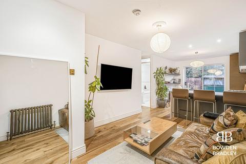 2 bedroom ground floor maisonette for sale, Andrew Close, Ilford, IG6