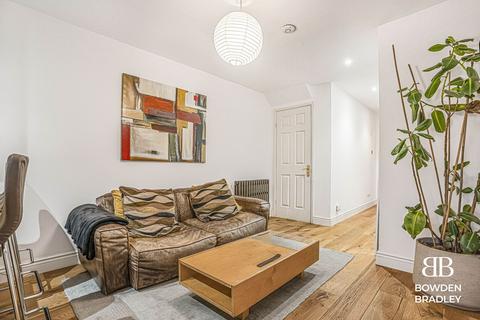 2 bedroom ground floor maisonette for sale, Andrew Close, Ilford, IG6