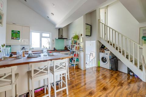 2 bedroom flat for sale, Kilburn High Road, London NW6