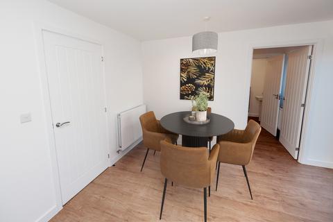 4 bedroom detached house to rent, at Lunts Heath, Lunts Heath Road, Widnes WA8