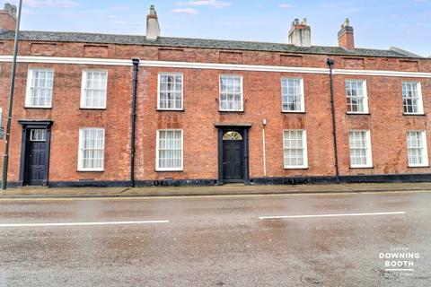 2 bedroom apartment for sale, Bower House, Beatrice Court, Lichfield, WS13 6UF - City Centre Apartment With Parking