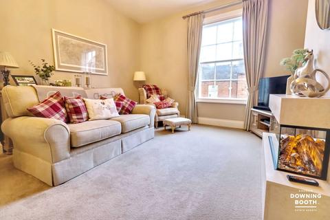 2 bedroom apartment for sale, Bower House, Beatrice Court, Lichfield, WS13 6UF - City Centre Apartment With Parking