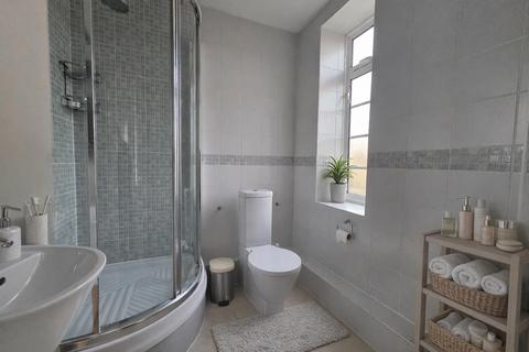 3 bedroom flat to rent, Belsize Avenue, NW3, Belsize Park
