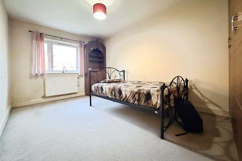 2 bedroom apartment to rent, Inverness Road, Hounslow, TW3