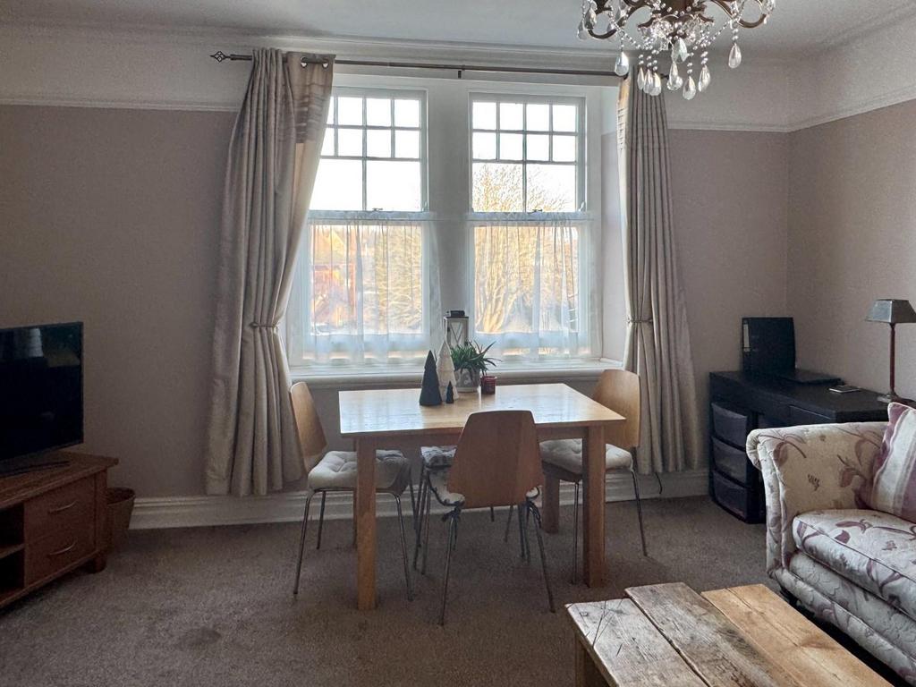 Lounge/Dining Room