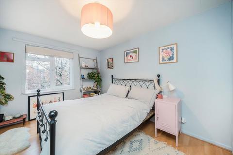 1 bedroom flat to rent, Chicksand Street, London E1