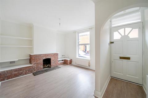 2 bedroom terraced house to rent, Nursery Road, Salisbury SP2