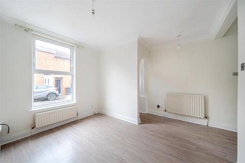 2 bedroom terraced house to rent, Nursery Road, Salisbury SP2