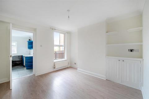 2 bedroom terraced house to rent, Nursery Road, Salisbury SP2
