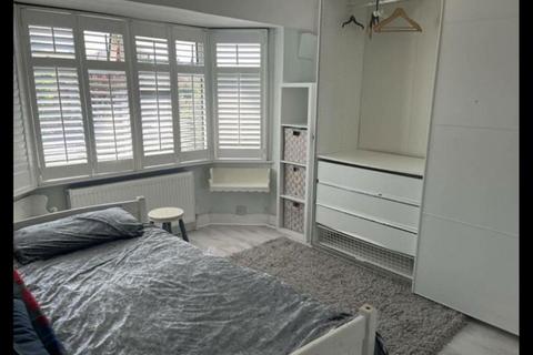 1 bedroom terraced house to rent, Milner Drive, Twickenham TW2