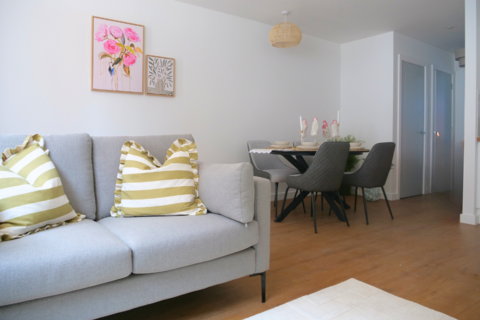1 bedroom apartment to rent, at Deansgate Gardens, Central Street BL1