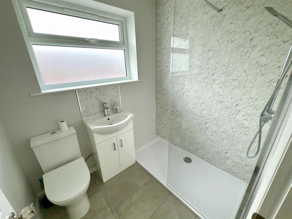SHOWER ROOM.jpg