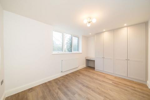 4 bedroom house to rent, Levana Close, London SW19