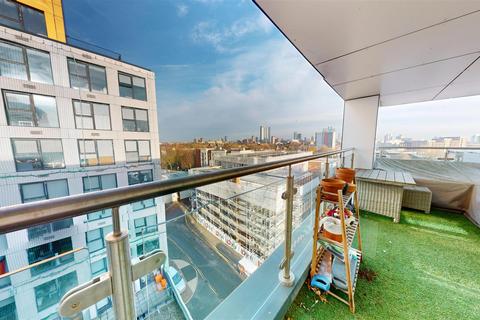 2 bedroom apartment for sale, Elmira Way, Salford