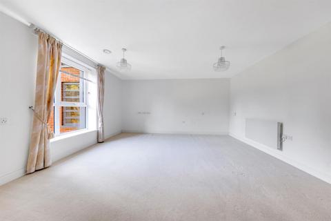 2 bedroom apartment for sale, Dukes Ride, Crowthorne, RG45 6GT