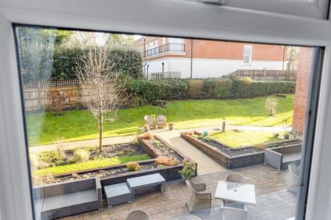 2 bedroom apartment for sale, Dukes Ride, Crowthorne, RG45 6GT