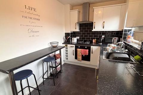 2 bedroom semi-detached house to rent, Shelby Close, Lenton, NG7