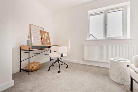 2 bedroom flat to rent, Ireland Road, Crowthorne, RG45
