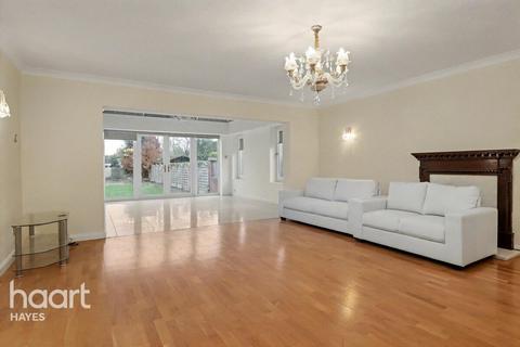 4 bedroom detached bungalow to rent, The Drive, UXBRIDGE