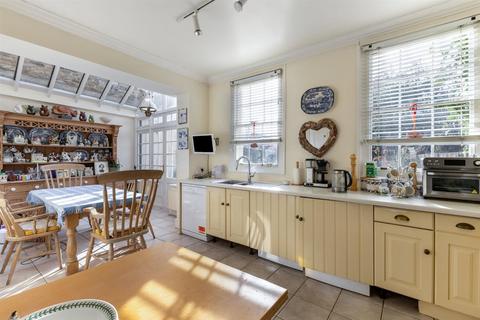 undefined, Kings Road, Windsor