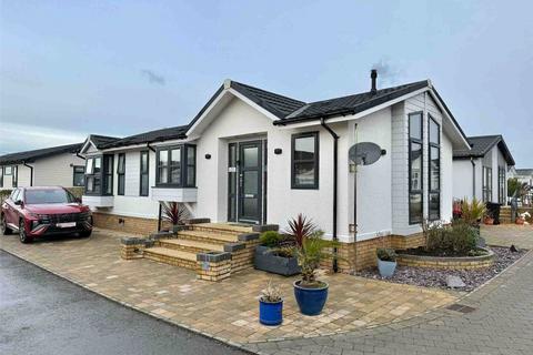 2 bedroom bungalow for sale, New Lane, Milford on Sea, Lymington, Hampshire, SO41