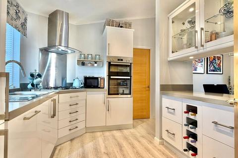 2 bedroom bungalow for sale, New Lane, Milford on Sea, Lymington, Hampshire, SO41