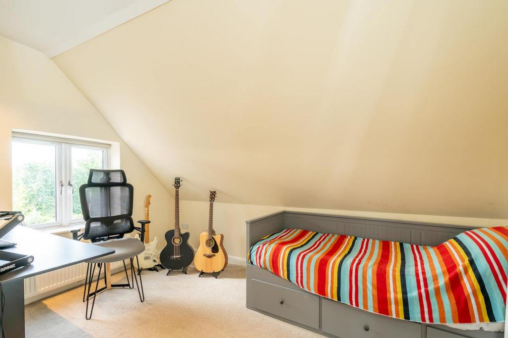 Bedroom 4.jpg