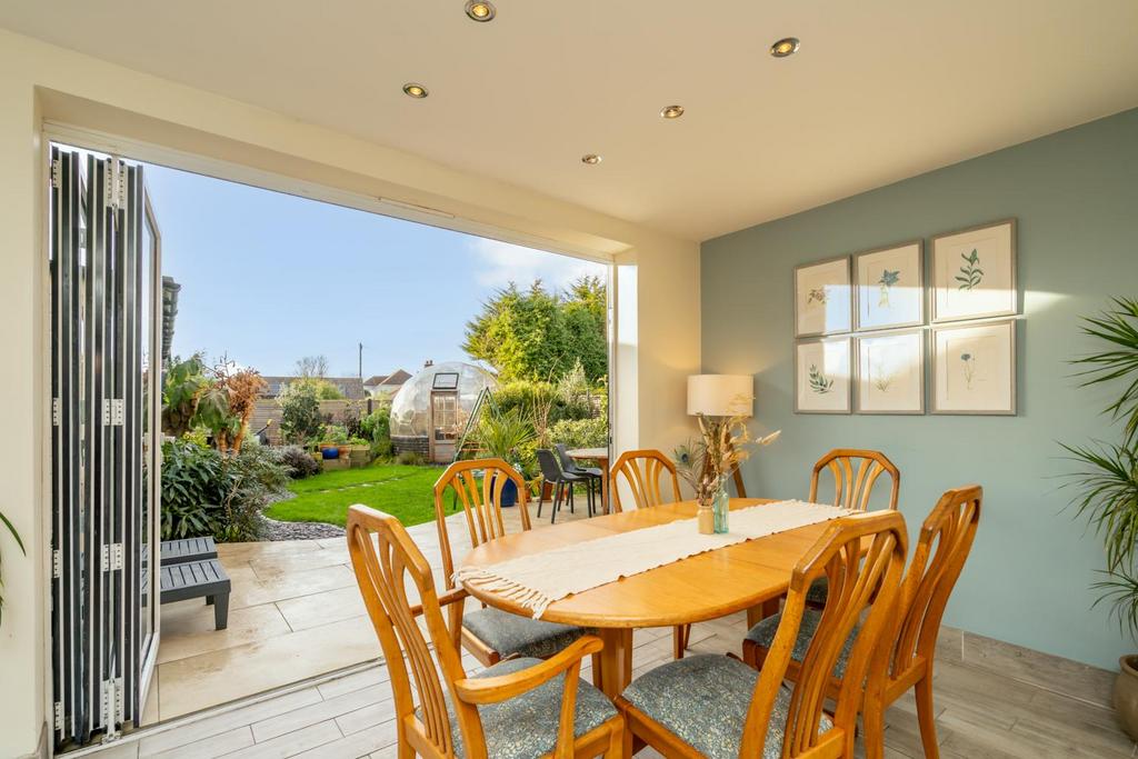 Dining Area and Garden.jpg
