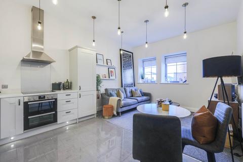 2 bedroom flat for sale, Dyehouse Walk, Yeadon, Leeds, West Yorkshire, LS19
