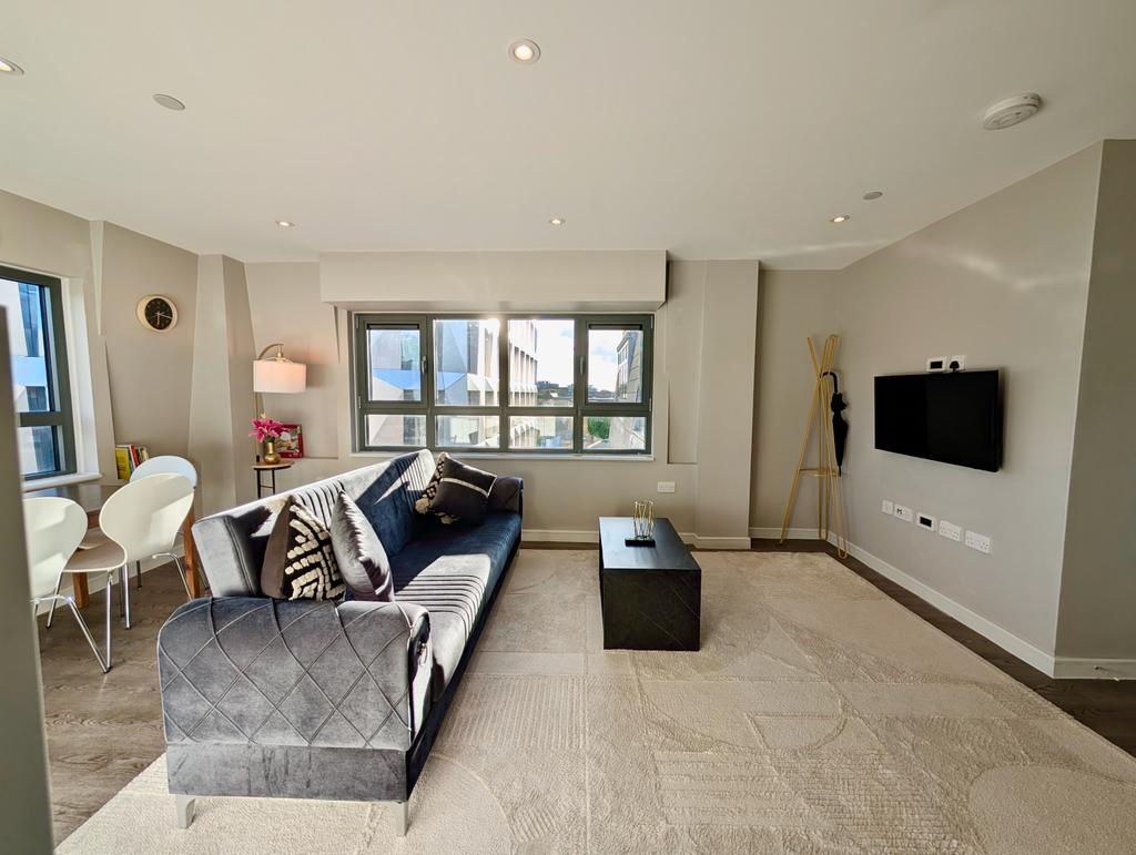 1 bed flat to rent Lampton Road, Hounslow TW3