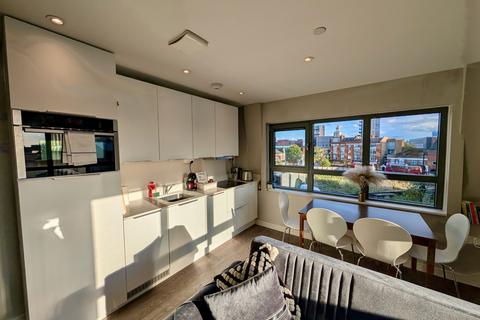 1 bedroom flat to rent, Whitelock House, Lampton Road, TW3