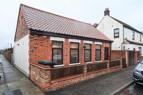 2 bedroom house to rent, Palgrave Road, Great Yarmouth