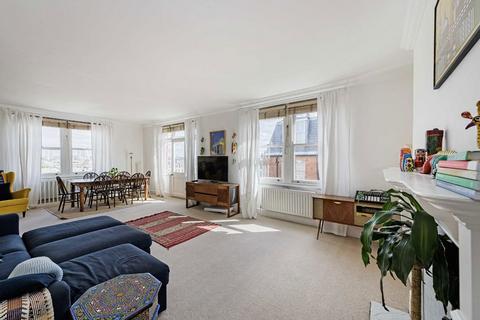 3 bedroom flat to rent, Moscow Road, London W2