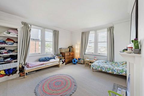 3 bedroom flat to rent, Moscow Road, London W2