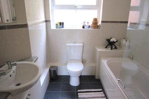 2 bedroom apartment to rent, Bull Lane, Bristol
