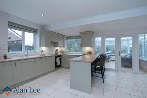 3 bedroom semi-detached house for sale, Northgate Avenue, Macclesfield, SK10 3AE