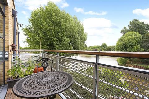 2 bedroom flat to rent, Point Wharf Lane, Brentford TW8