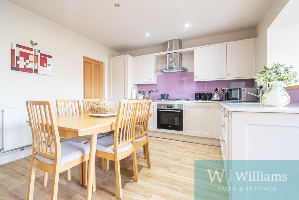 Dinig area / kitchen