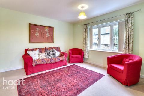 2 bedroom flat for sale, Cheam Road, Sutton